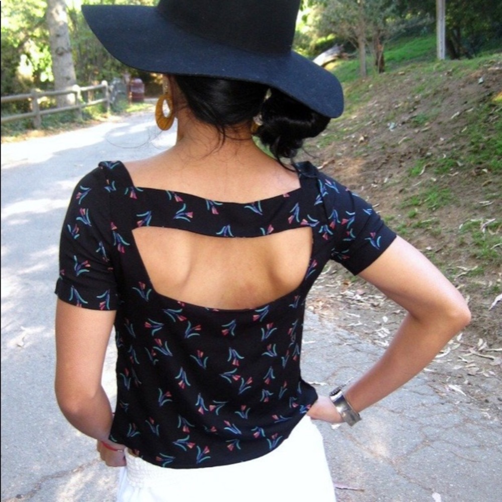 Many Belles Down Crop Top